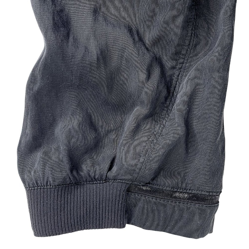 Lululemon Lightweight Pleated Jogger Pant in Black - Picture 6 of 7